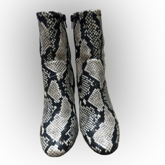 ALDO Black White Snakeskin Pattern Ankle Boots Booties 4” Block Heel Women’s 9M - Picture 2 of 7
